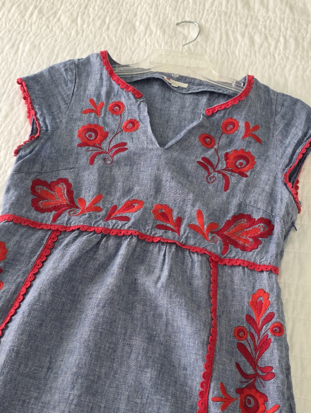 Boden Chambrey Linen Blue Embroidered Shift Dress with Red Floral Accents US 4 - Picture 11 of 16